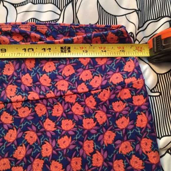 LuLaRoe tall and curvy leggings. Festive colors. New. - Picture 3 of 8